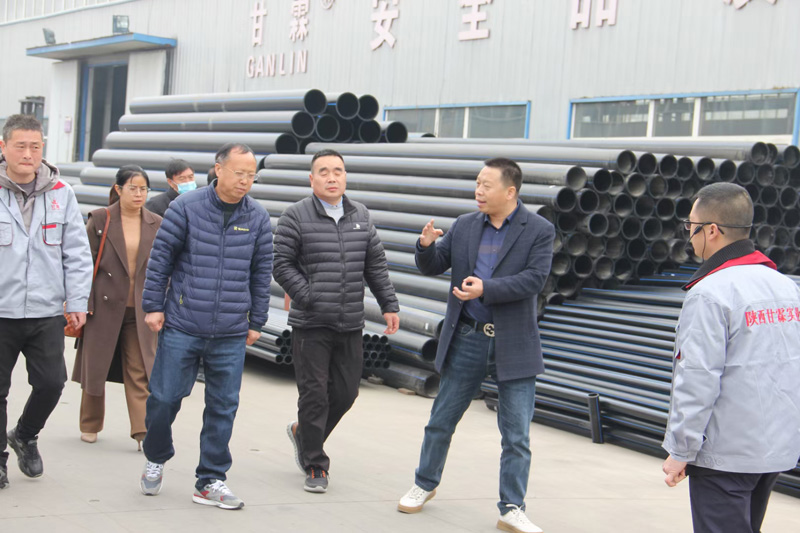 三門峽市陜州區水利局張局長，自來水公司趙總經理等人蒞臨陜西甘霖實業公司考察指導工作