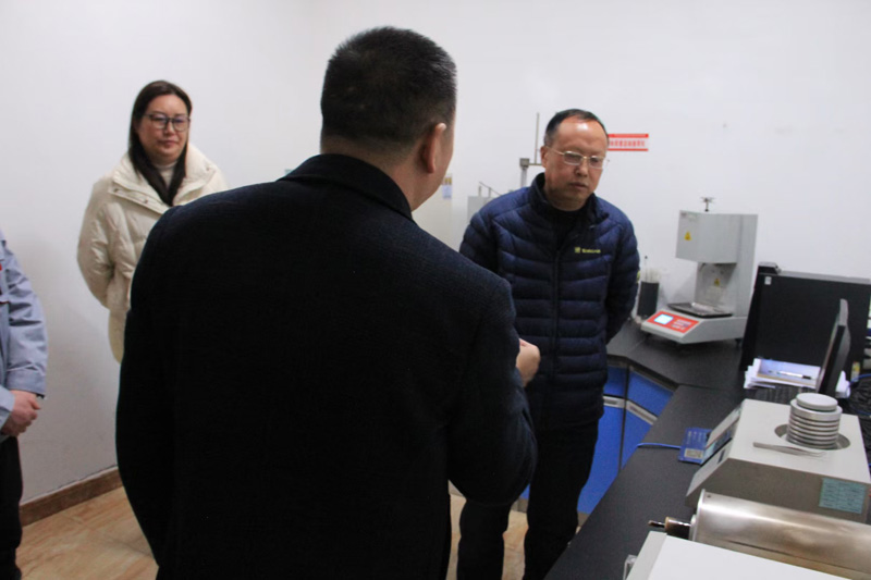 三門峽市陜州區水利局張局長，自來水公司趙總經理等人蒞臨陜西甘霖實業公司考察指導工作