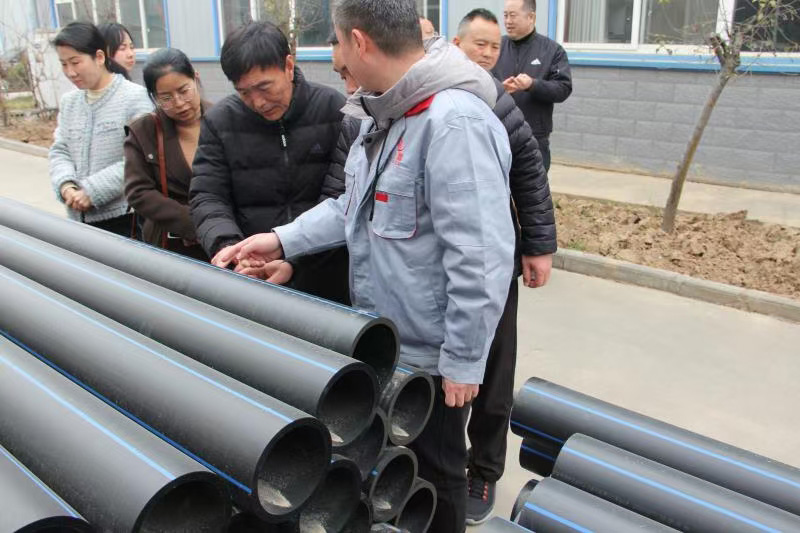 三門峽市陜州區水利局張局長，自來水公司趙總經理等人蒞臨陜西甘霖實業公司考察指導工作