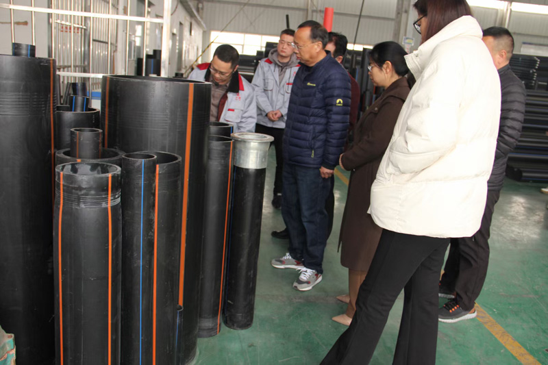 三門峽市陜州區水利局張局長，自來水公司趙總經理等人蒞臨陜西甘霖實業公司考察指導工作